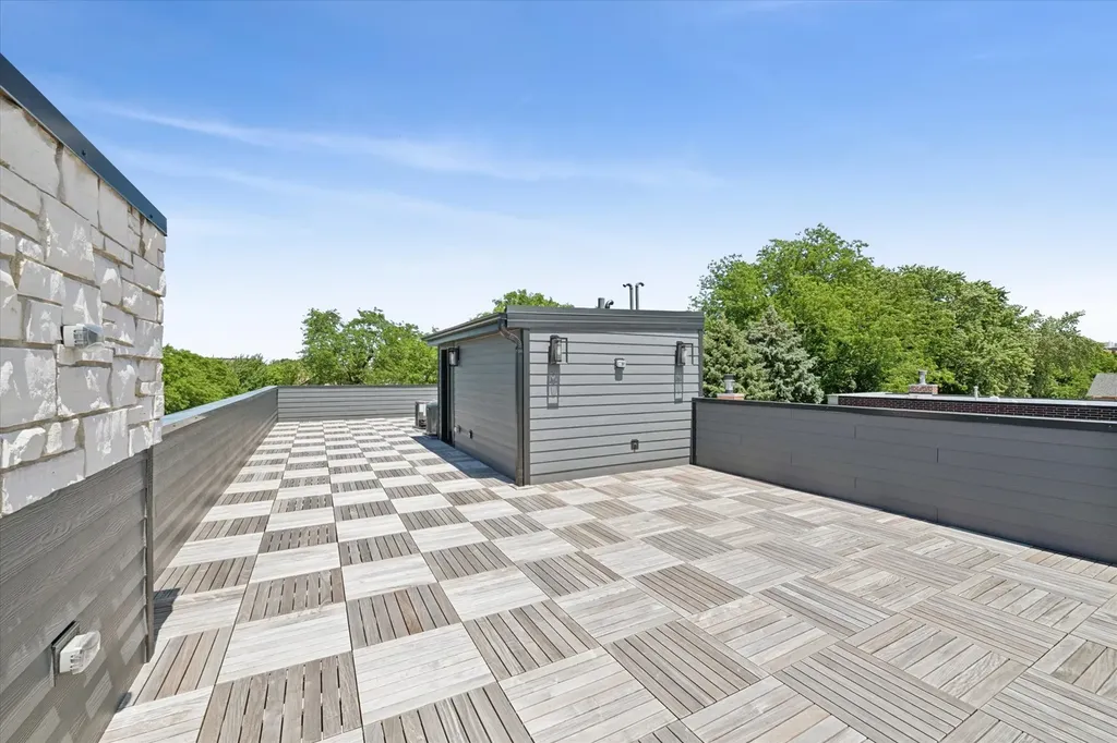 2457 West Byron Street Chicago IL 60618