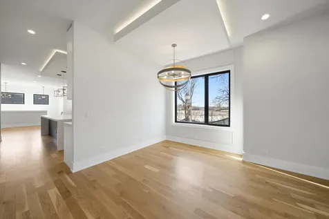 2457 West Byron Street Chicago IL 60618