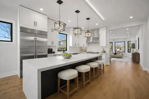 2457 West Byron Street Chicago IL 60618