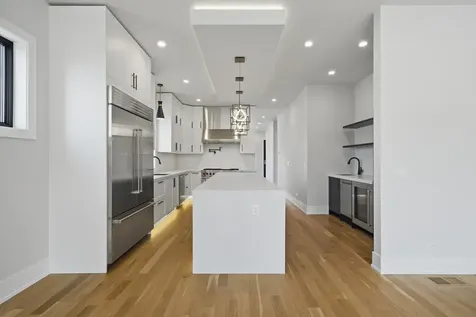 2457 West Byron Street Chicago IL 60618