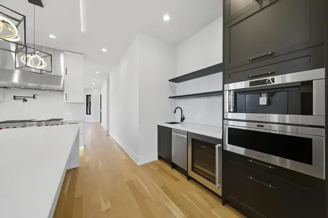 2457 West Byron Street Chicago IL 60618