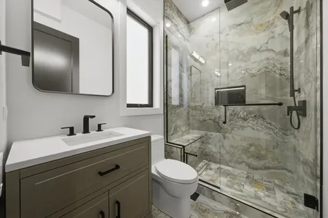 2457 West Byron Street Chicago IL 60618