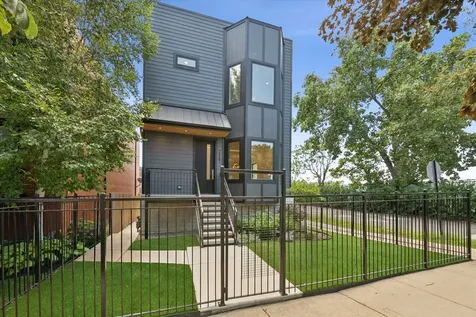 2457 West Byron Street Chicago IL 60618