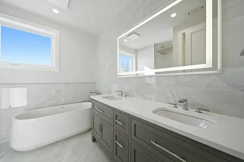 2457 West Byron Street Chicago IL 60618