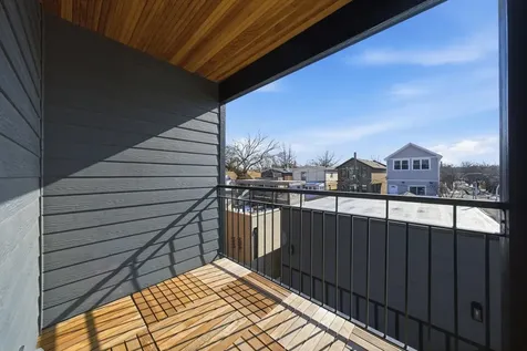 2457 West Byron Street Chicago IL 60618