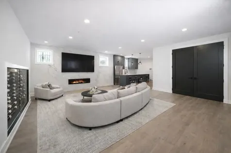 2457 West Byron Street Chicago IL 60618