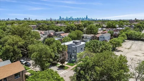2457 West Byron Street Chicago IL 60618
