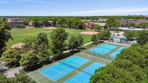 2457 West Byron Street Chicago IL 60618