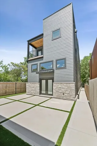 2457 West Byron Street Chicago IL 60618