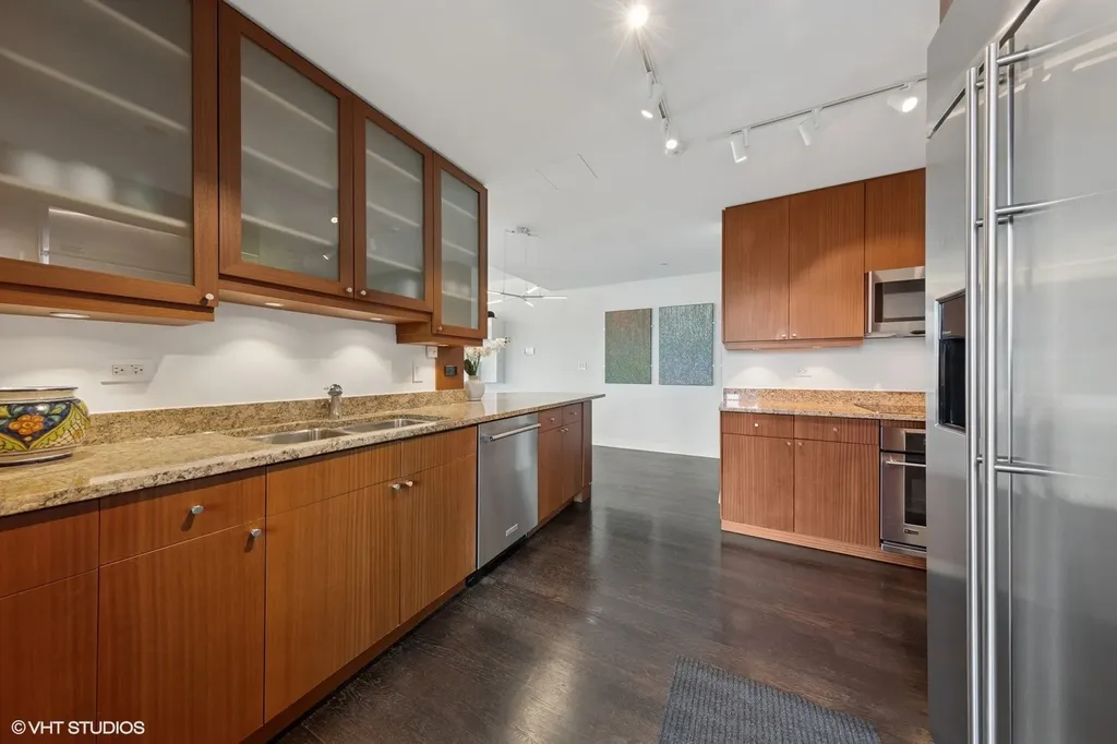 130 North Garland Court Chicago IL 60602