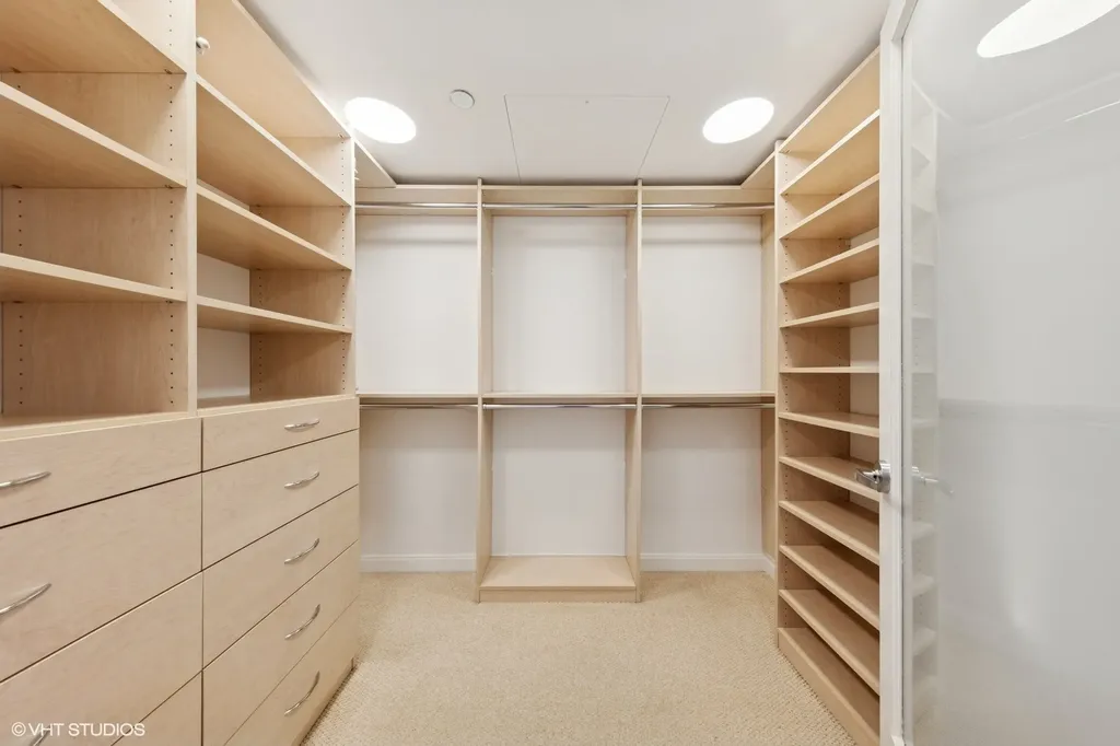 130 North Garland Court Chicago IL 60602
