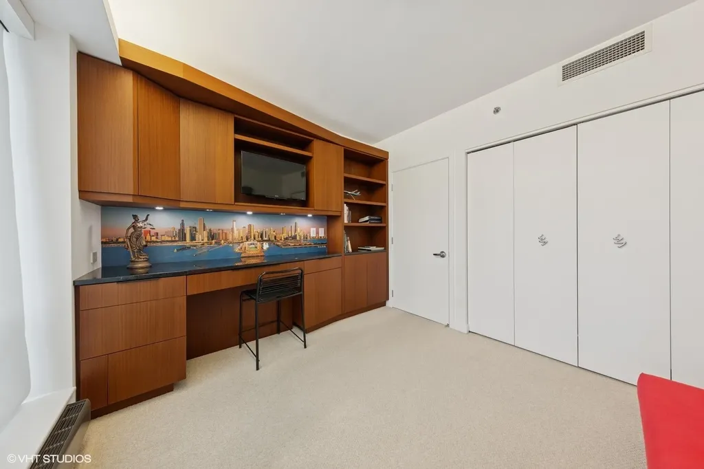 130 North Garland Court Chicago IL 60602