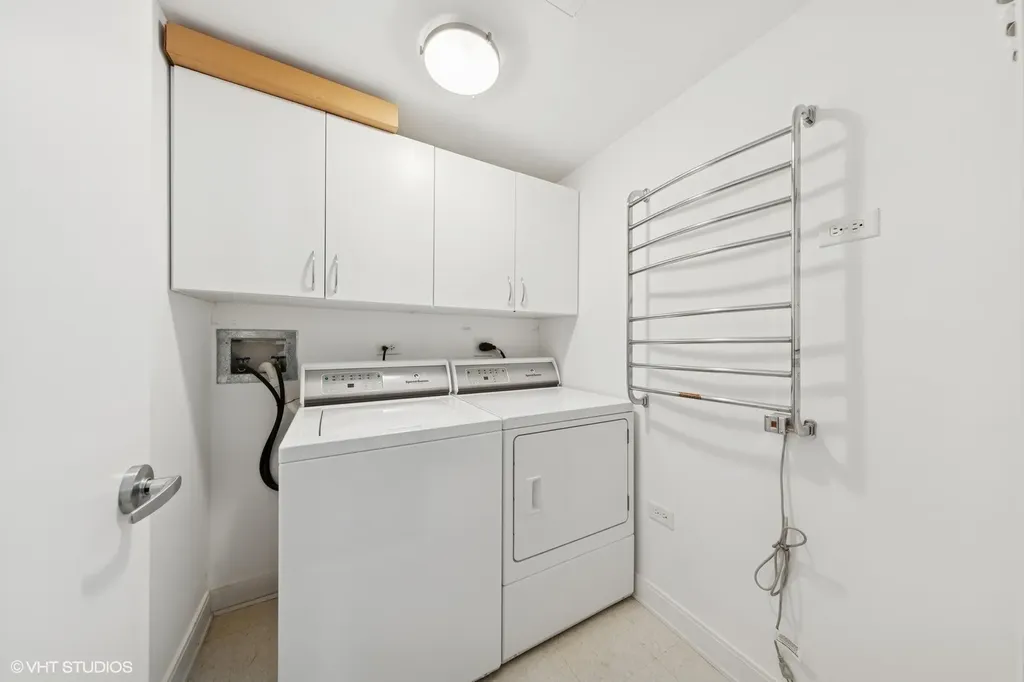 130 North Garland Court Chicago IL 60602