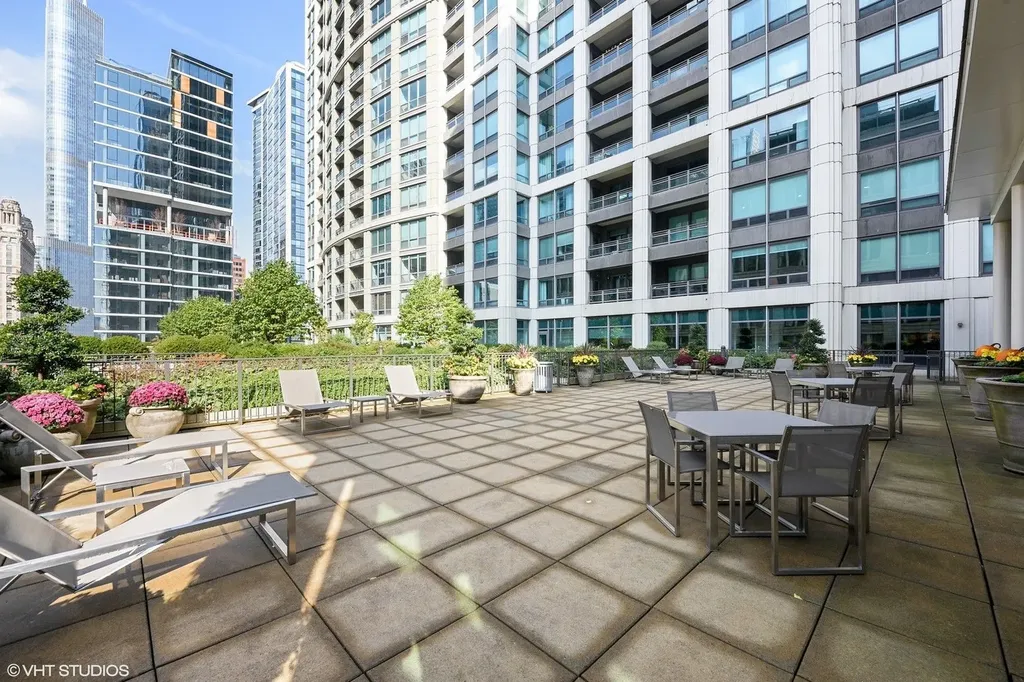 130 North Garland Court Chicago IL 60602