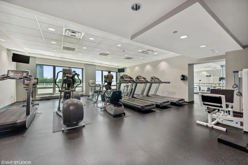 130 North Garland Court Chicago IL 60602