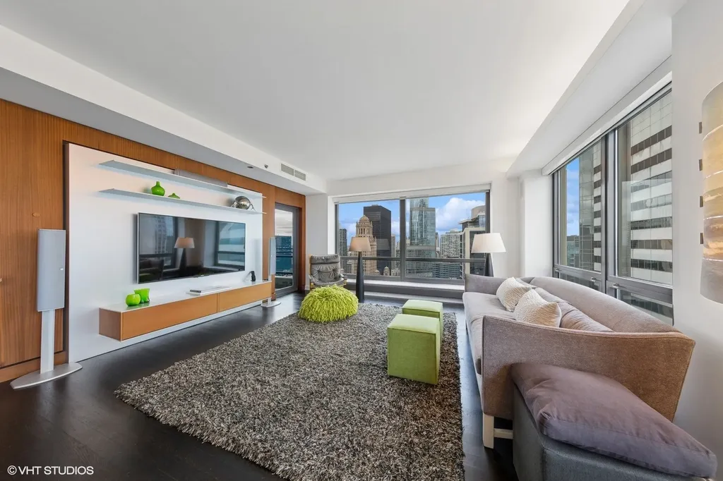 130 North Garland Court Chicago IL 60602