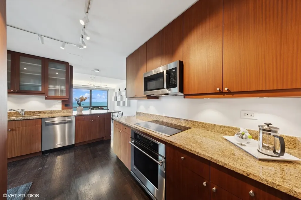 130 North Garland Court Chicago IL 60602