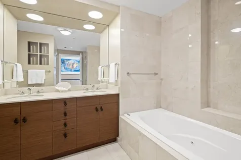 130 North Garland Court Chicago IL 60602