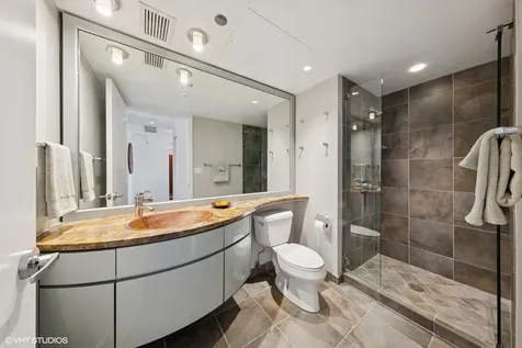 130 North Garland Court Chicago IL 60602
