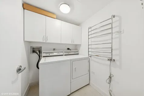 130 North Garland Court Chicago IL 60602