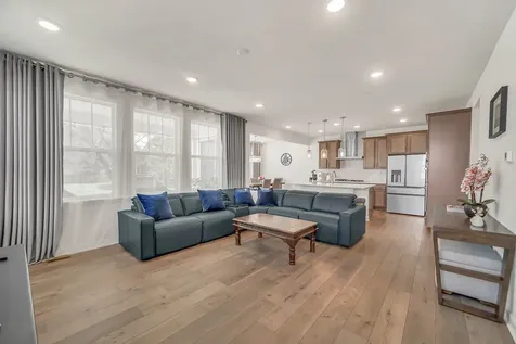 23 Commons Circle Hawthorn Woods IL 60047