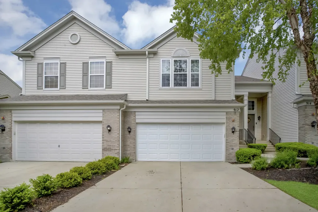 912 Kings Canyon Drive Streamwood IL 60107
