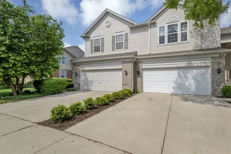 912 Kings Canyon Drive Streamwood IL 60107