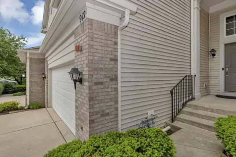 912 Kings Canyon Drive Streamwood IL 60107
