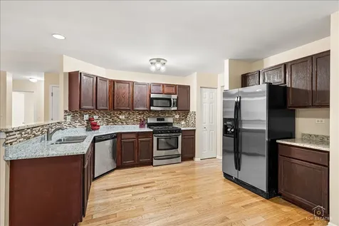 7 Eagle Court Streamwood IL 60107
