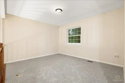 7 Eagle Court Streamwood IL 60107