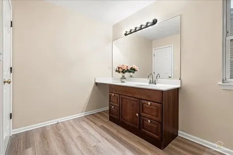 7 Eagle Court Streamwood IL 60107
