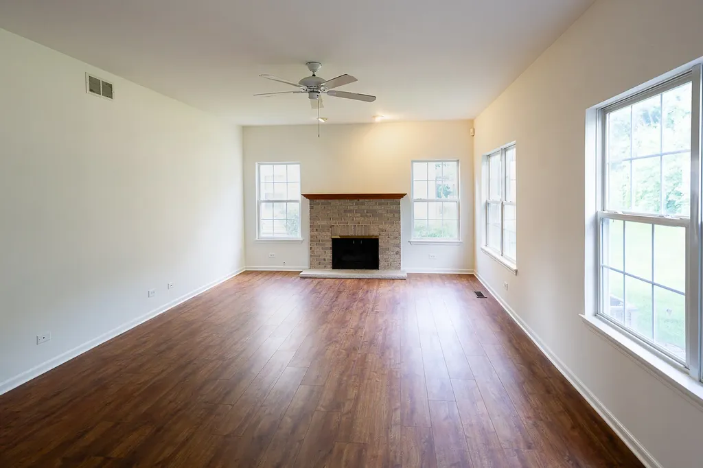 2803 Bluewater Circle Naperville IL 60564