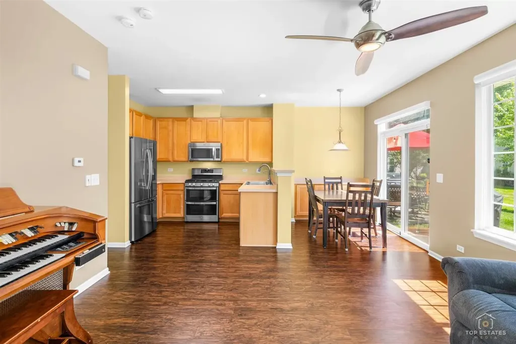 2264 Daybreak Drive Lake In The Hills IL 60156