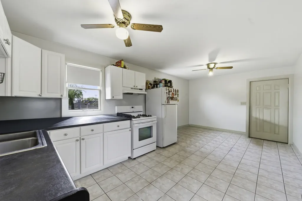 13401 South Avenue L Chicago IL 60633