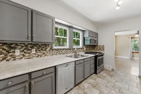 3804 15TH Street B Moline IL 61265
