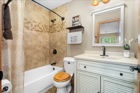 312 Greenview Drive Crystal Lake IL 60014