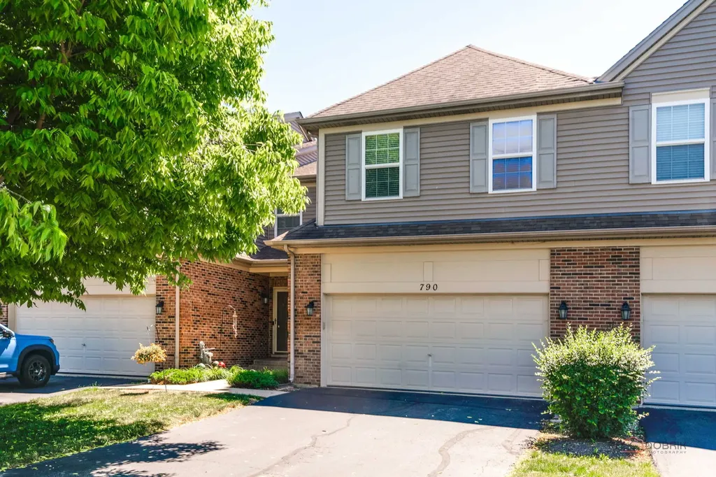 790 Oak Hollow Road Crystal Lake IL 60014