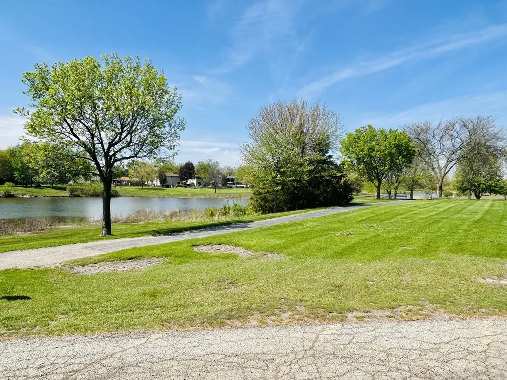 322 Klein Creek Court Carol Stream IL 60188