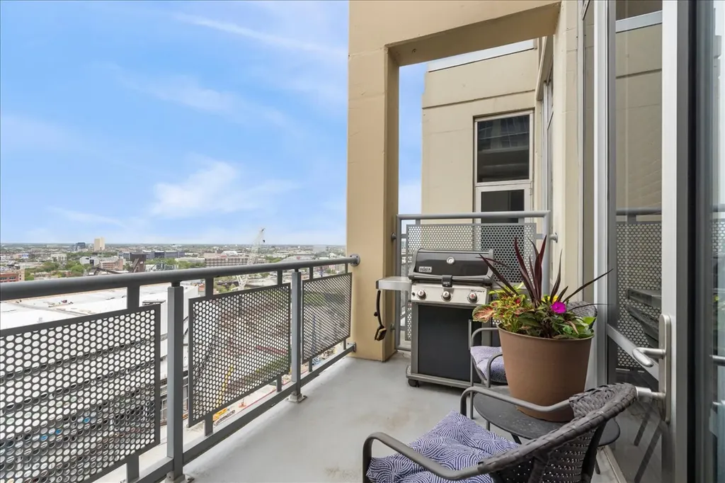720 North Larrabee Street Chicago IL 60610
