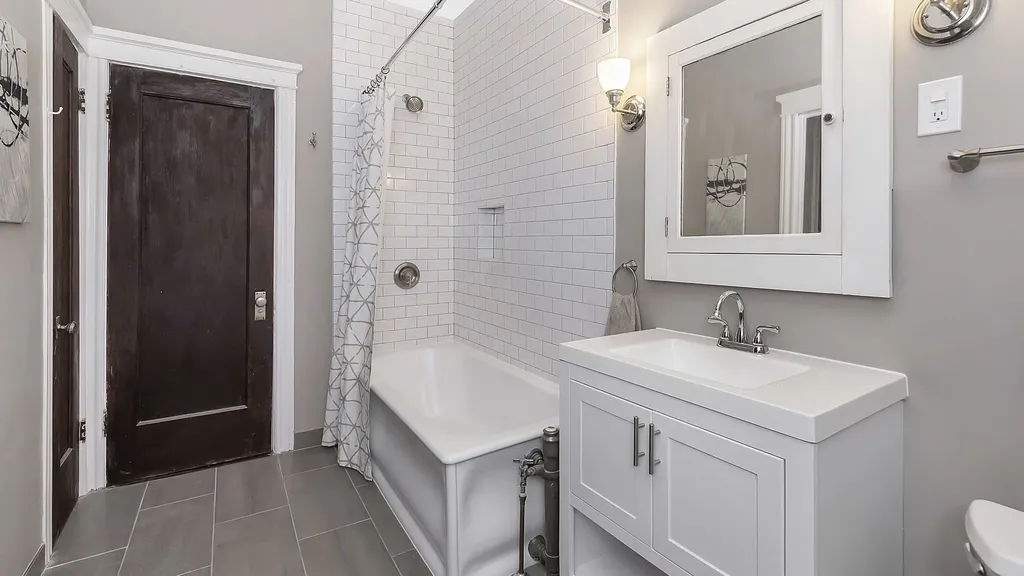 1367 East 52nd Street Chicago IL 60615
