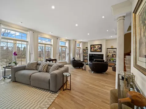2048 Valor Court Glenview IL 60026