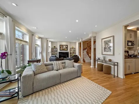 2048 Valor Court Glenview IL 60026
