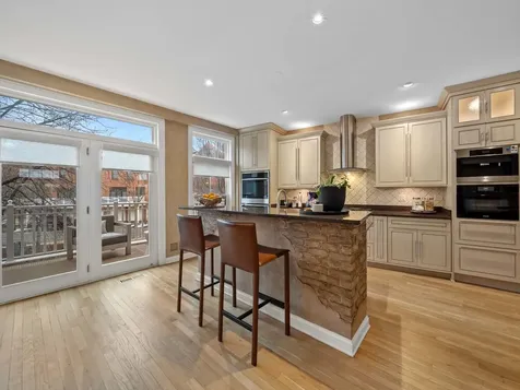 2048 Valor Court Glenview IL 60026