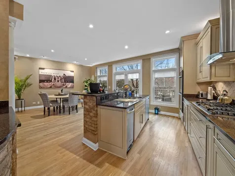 2048 Valor Court Glenview IL 60026