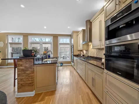 2048 Valor Court Glenview IL 60026