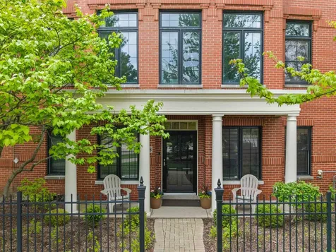 2048 Valor Court Glenview IL 60026