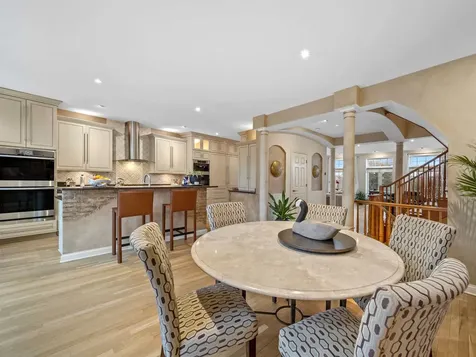 2048 Valor Court Glenview IL 60026