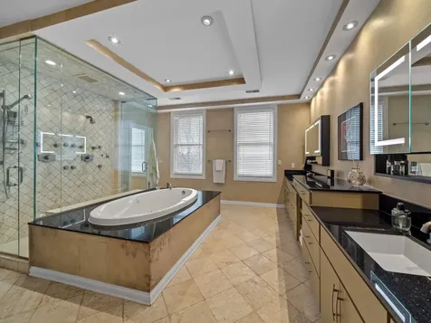 2048 Valor Court Glenview IL 60026