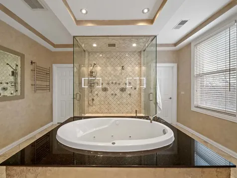 2048 Valor Court Glenview IL 60026