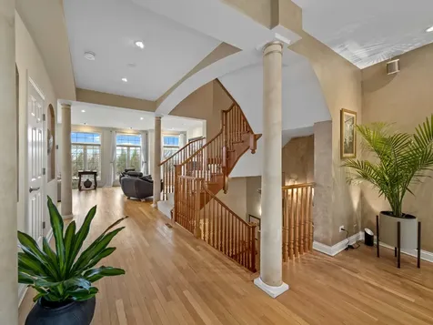 2048 Valor Court Glenview IL 60026